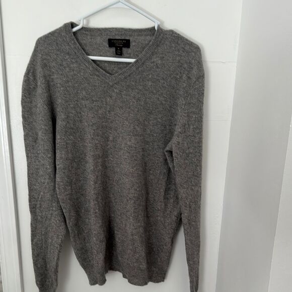 Club Room 100% Cashmere Gray V-Neck Sweater Classic Knit - Picture 1 of 8
